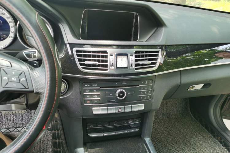 Used Mercedes-Benz E-Class 2015 Restyled E 260 L Sport Edition Audio And AC Panel