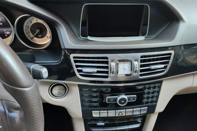 Used Mercedes-Benz E-Class 2015 E 260 L Sport Edition Audio And AC Panel