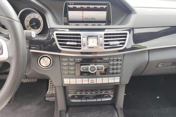 Used Mercedes-Benz E-Class 2015 E 400 L Sport Luxury 4MATIC Audio And AC Panel