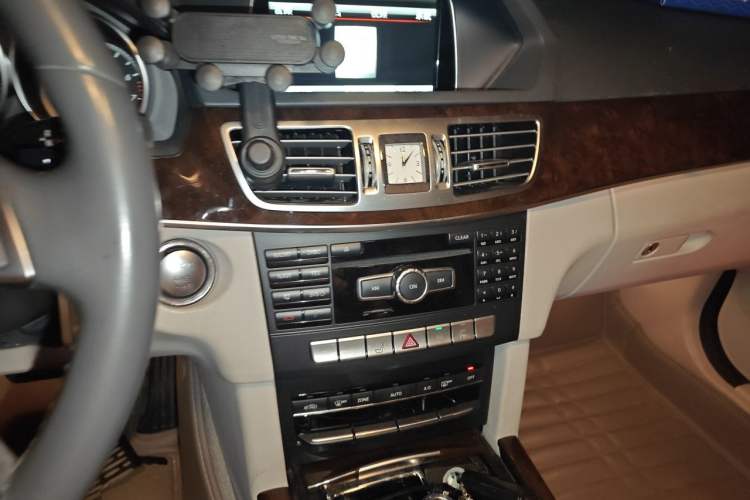 Used Mercedes-Benz E-Class 2015 E 200 L Audio And AC Panel
