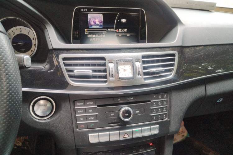 Used Mercedes-Benz E-Class 2015 E 260 L Sport & Fashion Model Audio And AC Panel