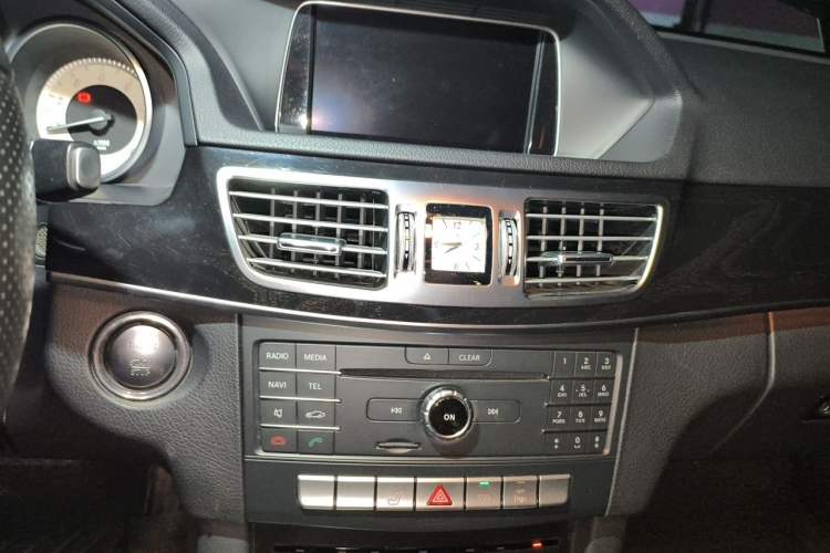 Used Mercedes-Benz E-Class 2015 Restyled E 260 L Sport Edition Audio And AC Panel