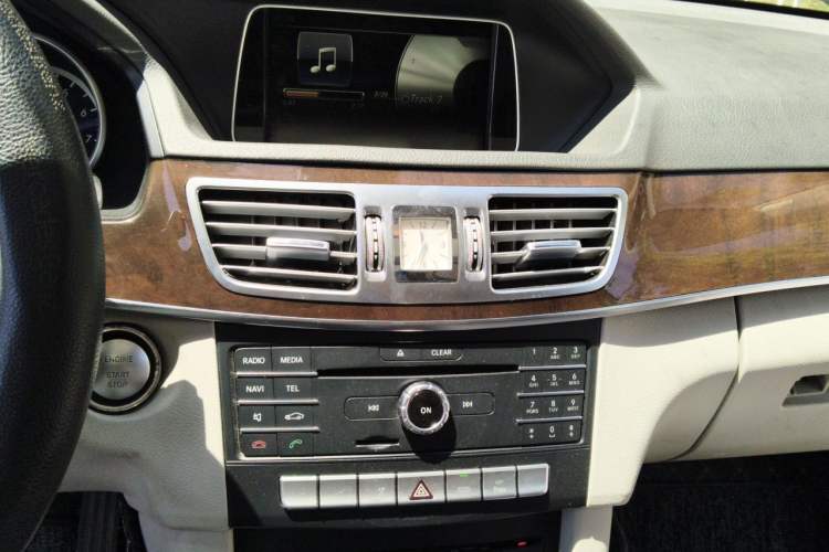 Used Mercedes-Benz E-Class 2015 E 260 L Audio And AC Panel