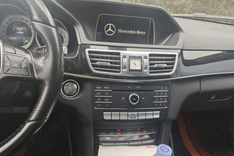 Used Mercedes-Benz E-Class 2015 Restyled E 260 L Sport Edition Audio And AC Panel
