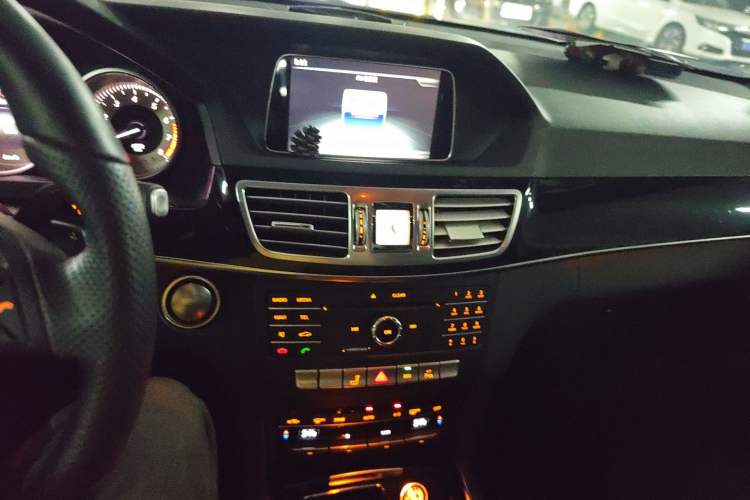 Used Mercedes-Benz E-Class 2015 Revised E 180 L Sport Edition Audio And AC Panel