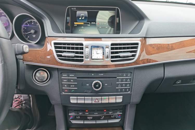 Used Mercedes-Benz E-Class 2015 Facelift E 200 L Audio And AC Panel