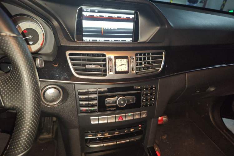 Used Mercedes-Benz E-Class 2015 E 260 L Sport Luxury Model Audio And AC Panel