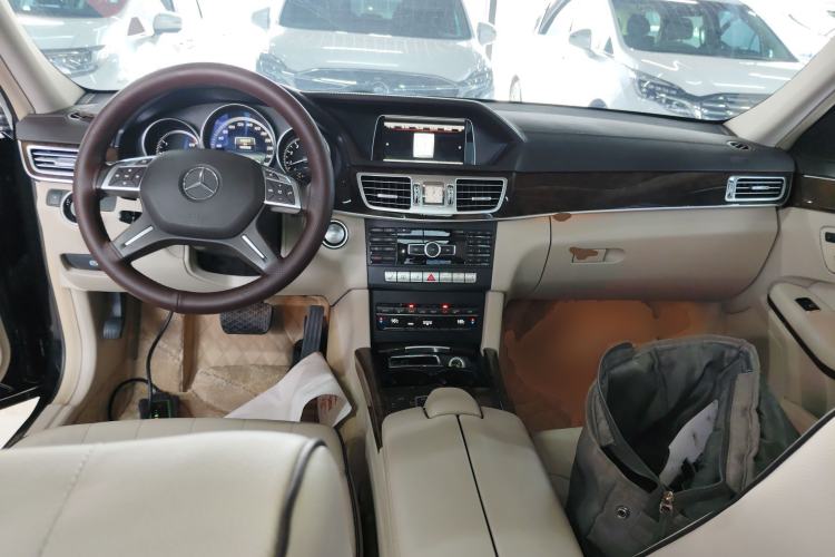 Used Mercedes-Benz E-Class 2015 E 320 L 4MATIC Center Console