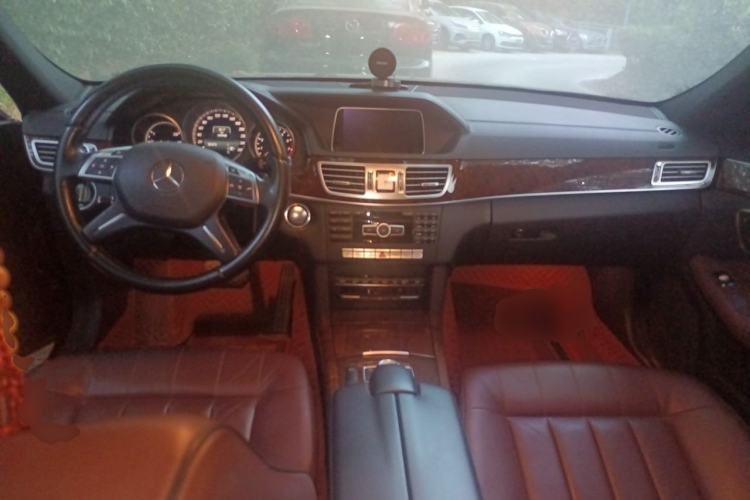 Used Mercedes-Benz E-Class 2015 E 320 L 4MATIC Center Console