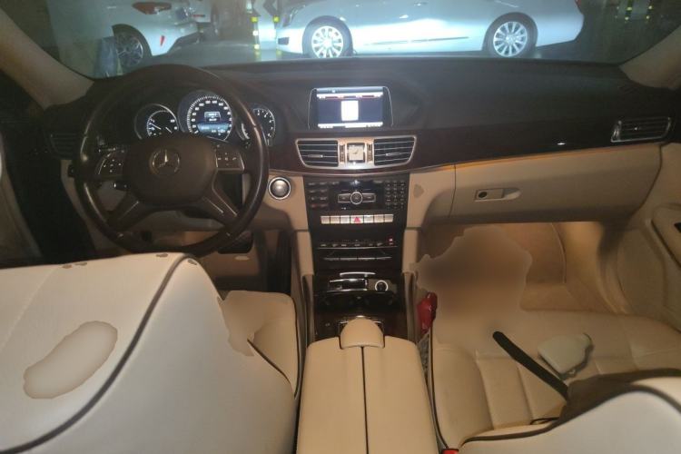 Used Mercedes-Benz E-Class 2015 E 200 L Center Console