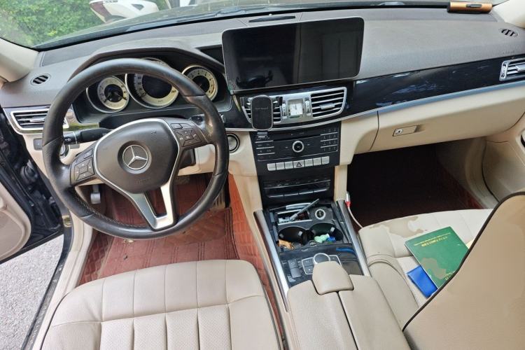 Used Mercedes-Benz E-Class 2015 Facelift E 200 L Sport Edition Center Console