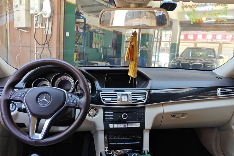 Used Mercedes-Benz E-Class 2015 Facelift E 200 L Center Console