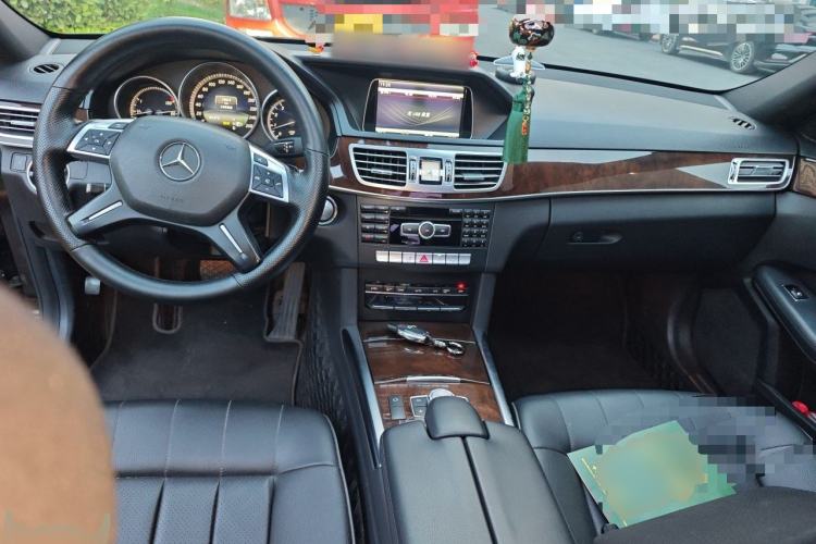 Used Mercedes-Benz E-Class 2015 E 200 L Center Console
