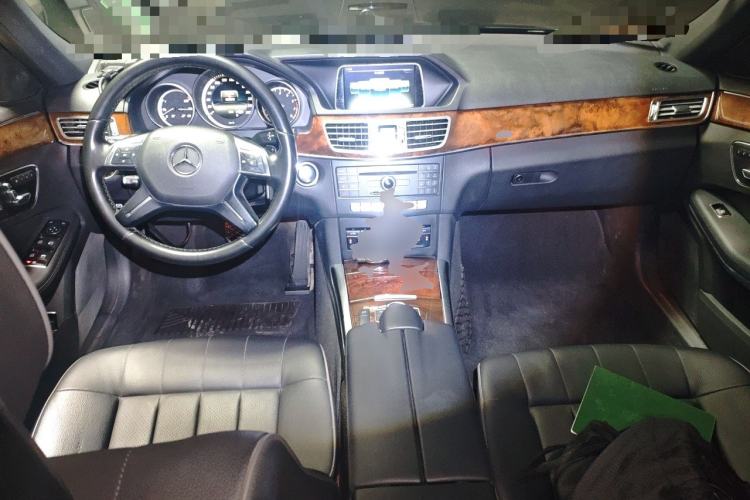Used Mercedes-Benz E-Class 2015 Facelift E 200 L Center Console
