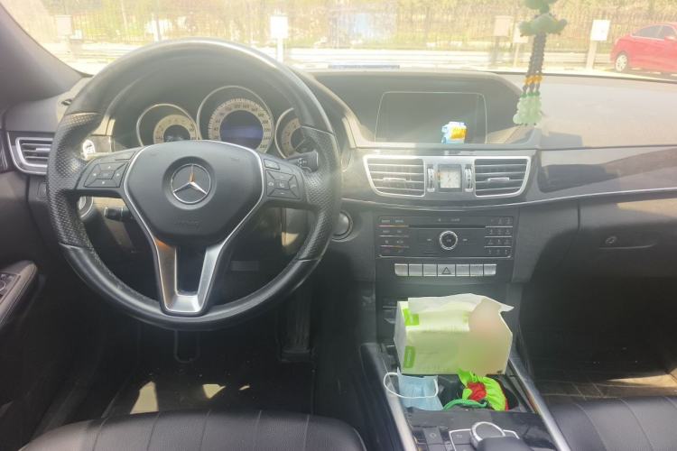 Used Mercedes-Benz E-Class 2015 E 260 L Sport & Fashion Model Center Console