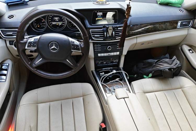 Used Mercedes-Benz E-Class 2015 E 200 L Center Console