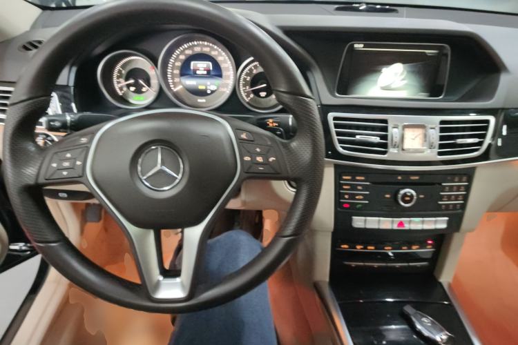 Used Mercedes-Benz E-Class 2015 Facelift E 200 L Sport Edition Center Console