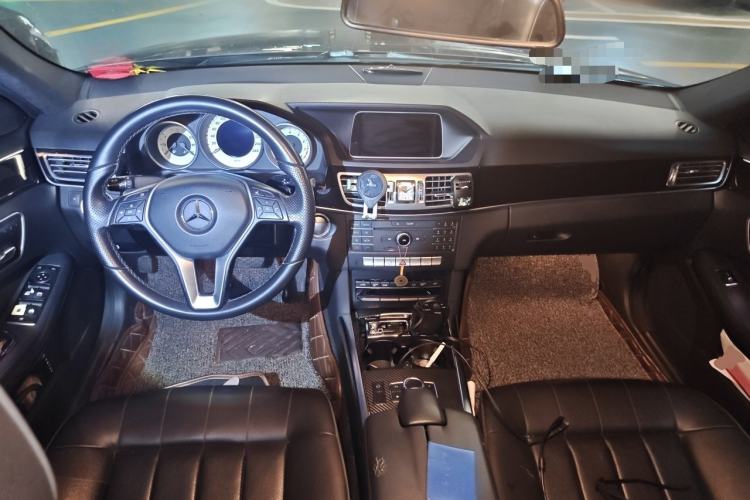 Used Mercedes-Benz E-Class 2015 Facelift E 200 L Sport Edition Center Console