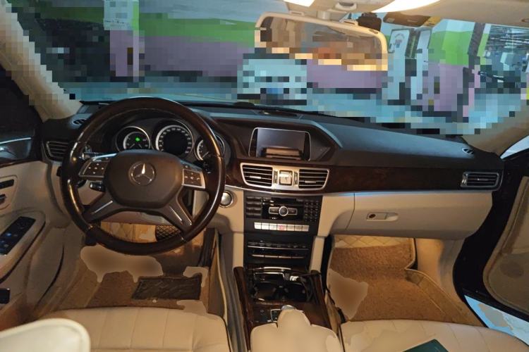 Used Mercedes-Benz E-Class 2015 E 200 L Center Console