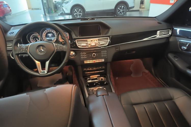 Used Mercedes-Benz E-Class 2015 Restyled E 260 L Sport Edition Center Console
