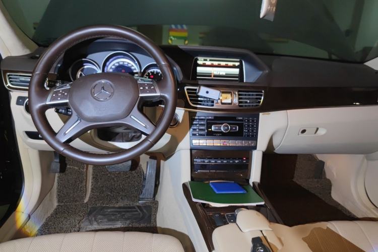 Used Mercedes-Benz E-Class 2015 E 400 L Hybrid Center Console