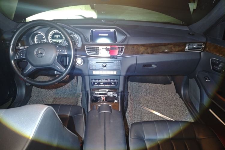 Used Mercedes-Benz E-Class 2015 E 260 L Center Console