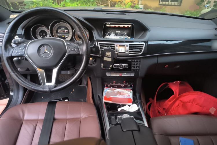 Used Mercedes-Benz E-Class 2015 E 320 L Sport 4MATIC Center Console