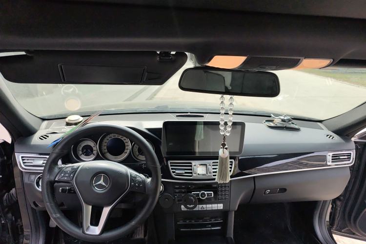 Used Mercedes-Benz E-Class 2015 E 260 L Sport & Fashion Model Center Console