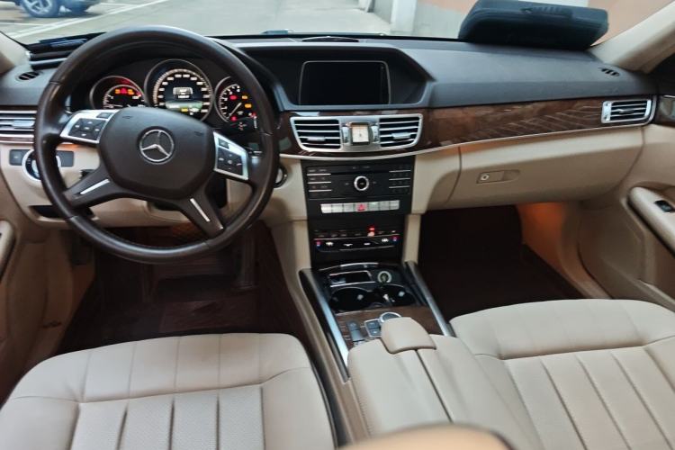 Used Mercedes-Benz E-Class 2015 E 260 L Center Console