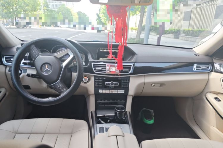 Used Mercedes-Benz E-Class 2015 E 260 L Sport & Fashion Model Center Console
