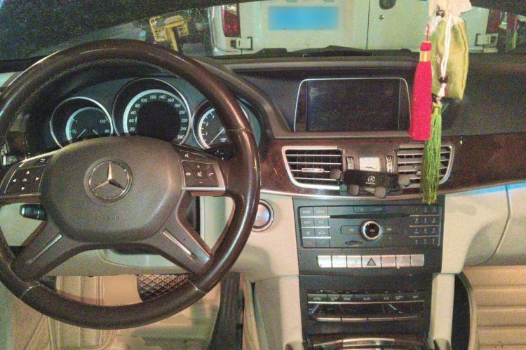 Used Mercedes-Benz E-Class 2015 Revised E 260 L Center Console