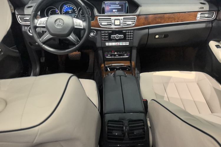 Used Mercedes-Benz E-Class 2015 E 320 L 4MATIC Center Console