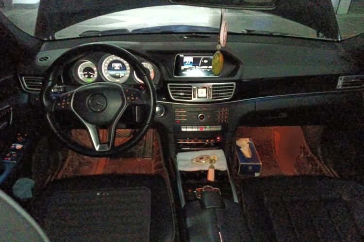Used Mercedes-Benz E-Class 2015 E 200 L Sport Edition Center Console