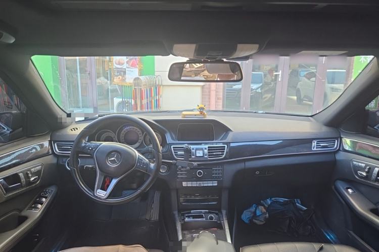 Used Mercedes-Benz E-Class 2015 E 260 L Sport Edition Center Console