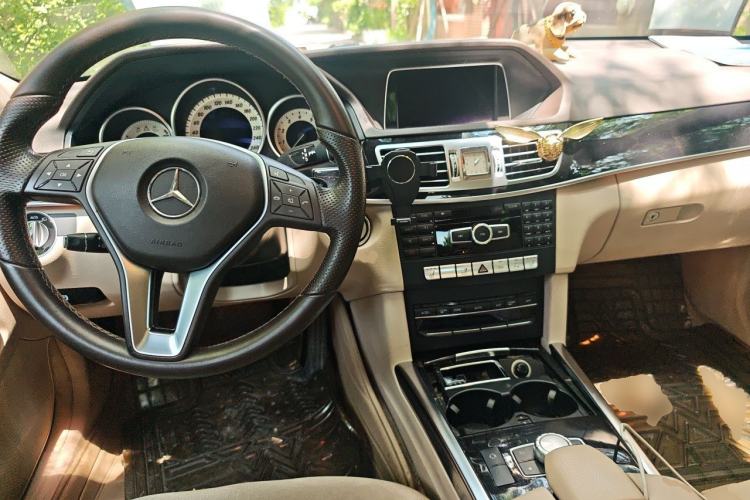 Used Mercedes-Benz E-Class 2015 E 260 L Sport & Fashion Model Center Console