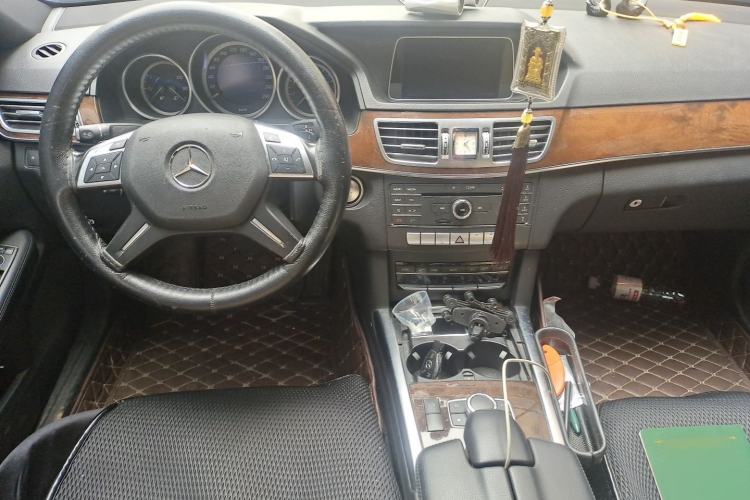 Used Mercedes-Benz E-Class 2015 Revised E 260 L Center Console