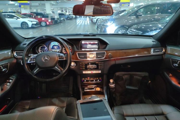 Used Mercedes-Benz E-Class 2015 E 200 L Center Console