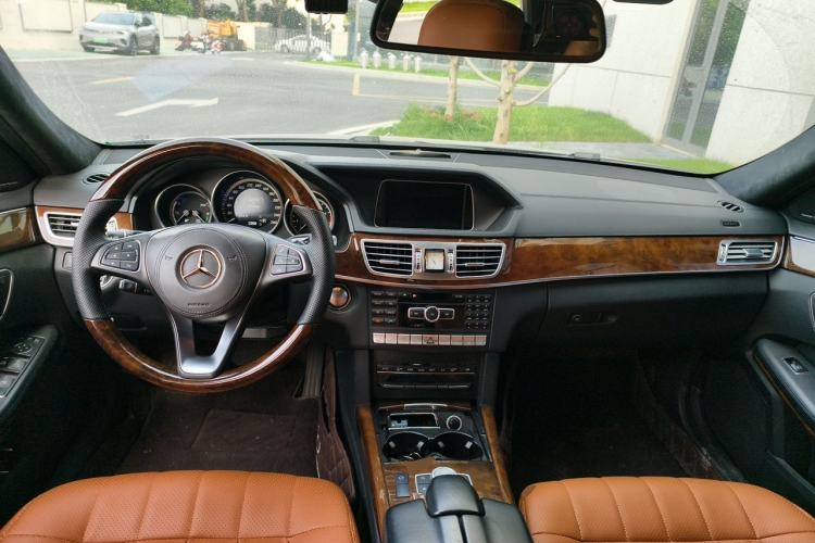 Used Mercedes-Benz E-Class 2015 E 400 L Hybrid Center Console