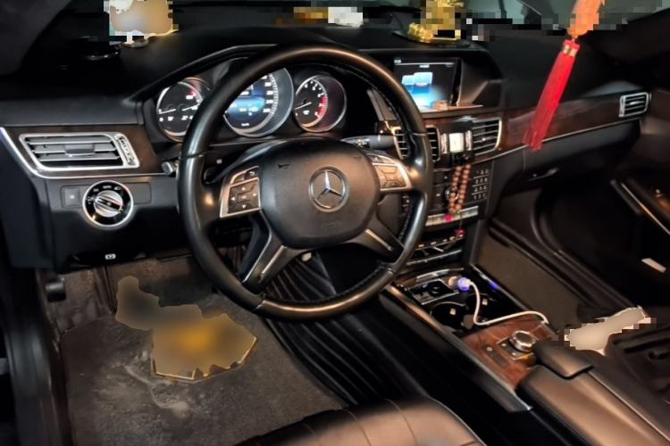 Used Mercedes-Benz E-Class 2015 Facelift E 200 L Center Console