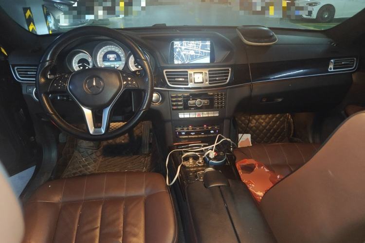 Used Mercedes-Benz E-Class 2015 E 320 L Sport 4MATIC Center Console