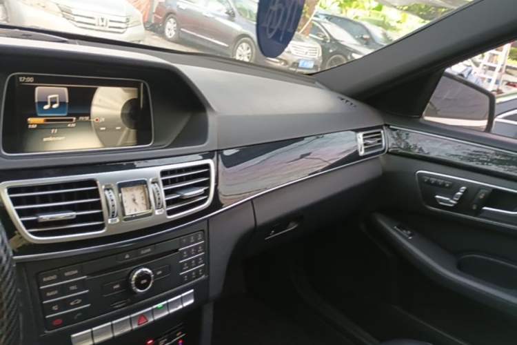 Used Mercedes-Benz E-Class 2015 Restyled E 260 L Sport Edition Center Console