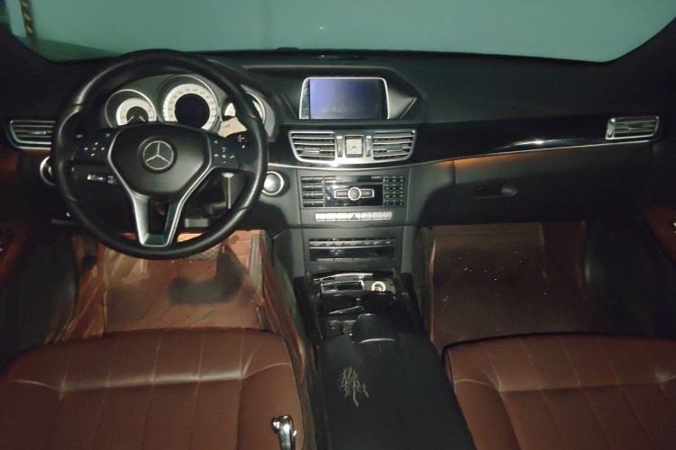 Used Mercedes-Benz E-Class 2015 E 320 L Sport Edition Center Console