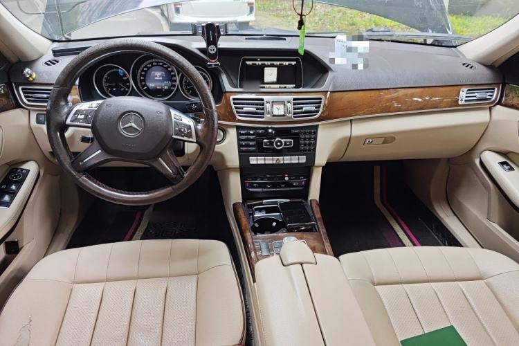 Used Mercedes-Benz E-Class 2015 E 260 L Center Console