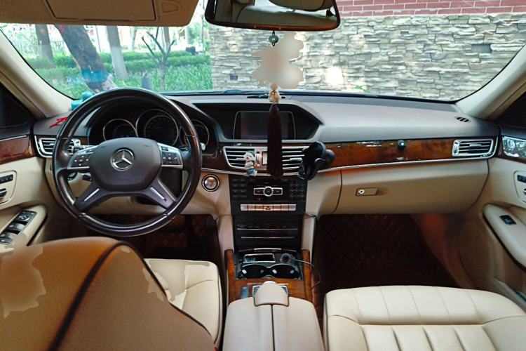 Used Mercedes-Benz E-Class 2015 E 200 L Center Console