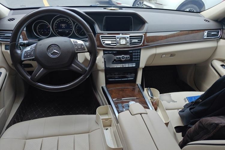 Used Mercedes-Benz E-Class 2015 Revised E 260 L Center Console