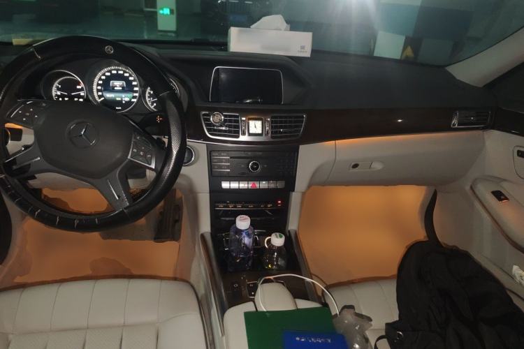Used Mercedes-Benz E-Class 2015 Facelift E 200 L Center Console