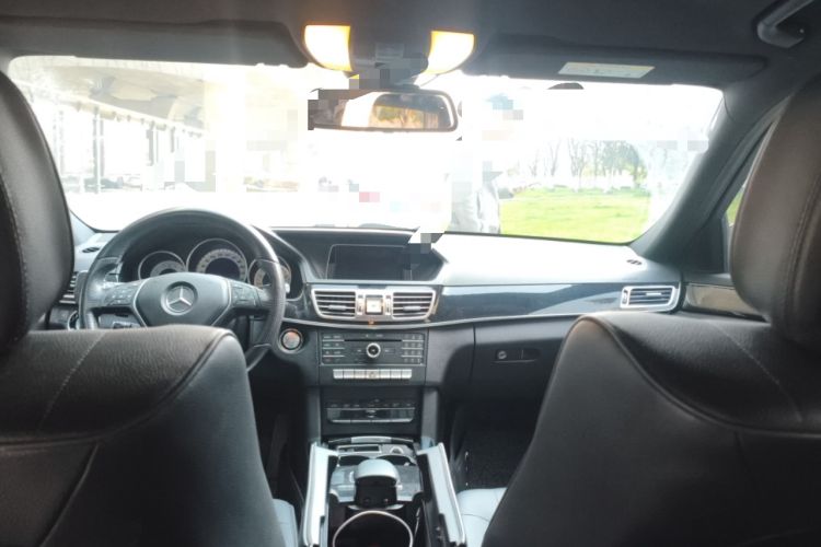 Used Mercedes-Benz E-Class 2015 Revised E 180 L Sport Edition Center Console