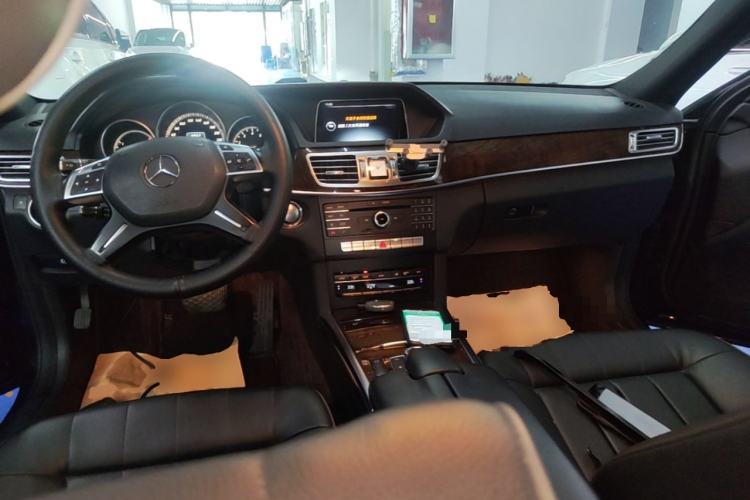 Used Mercedes-Benz E-Class 2015 Facelift E 200 L Center Console