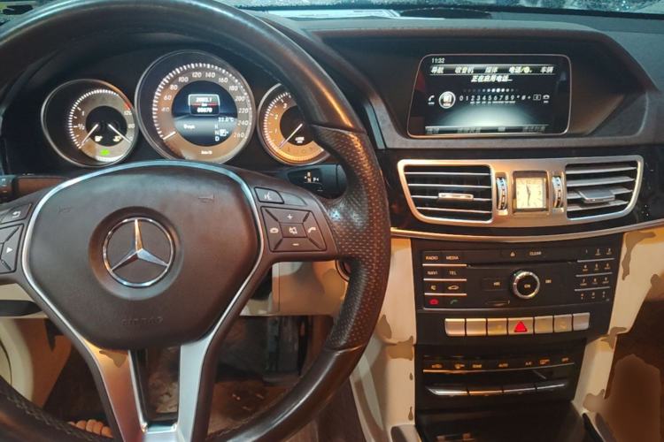 Used Mercedes-Benz E-Class 2015 Restyled E 260 L Sport Edition Center Console
