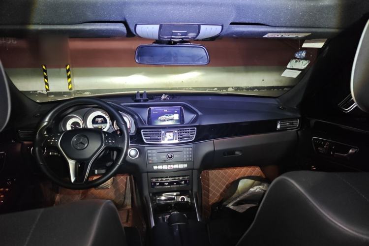 Used Mercedes-Benz E-Class 2015 Facelift E 200 L Sport Edition Center Console